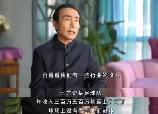 影片讲述了空巢白叟刘忠厚苦苦期待儿子回家的故事。儿子刘晓义长年夜成人并在城里有了本身的家，繁忙的他却不曾寄望故乡的父亲已日渐苍老，如山背影不在，而白叟最年夜的抚慰不外是一顿简单的团聚饭。影片意在呼吁社会存眷“空巢白叟”现象，提示为人后代上善怙恃，赐与不如陪同，陪同是最长情的爱。